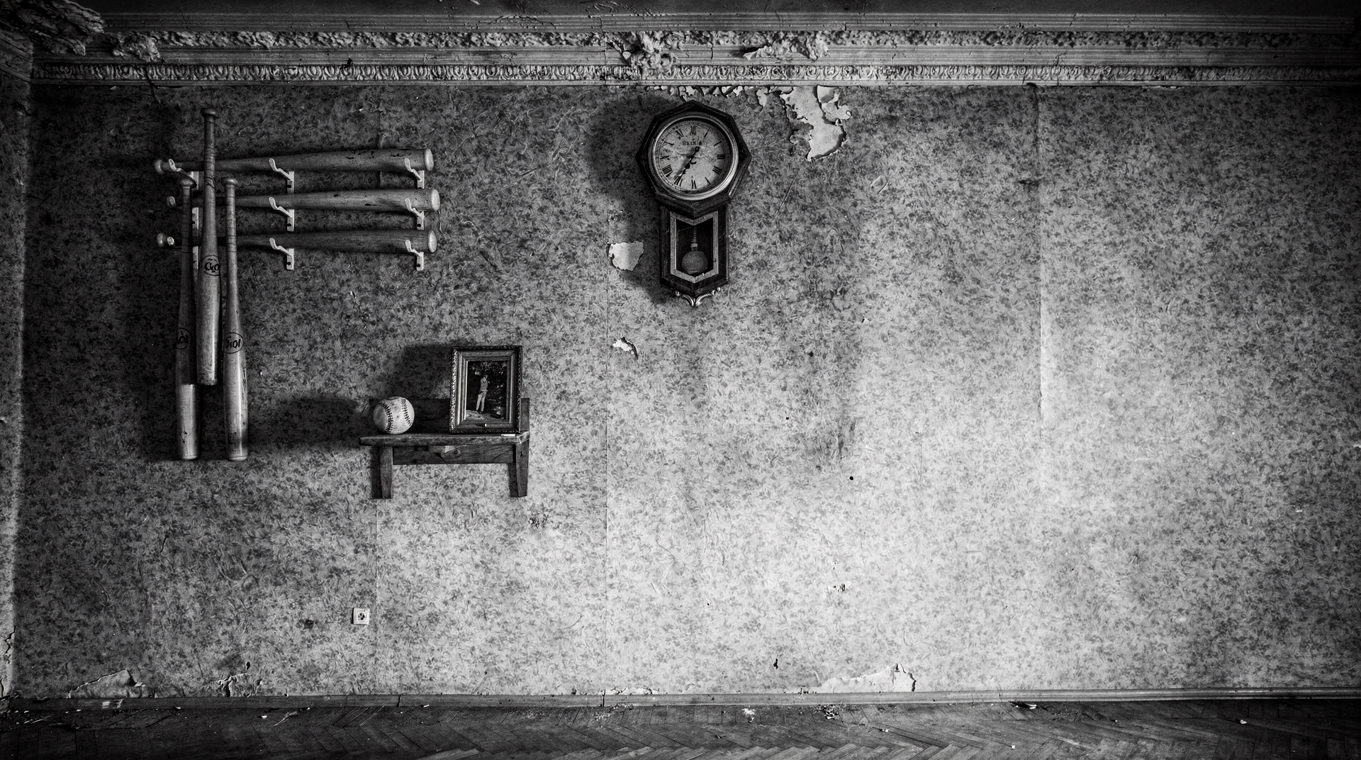 m3_wall_with_bat_v2 — Flux: много бит