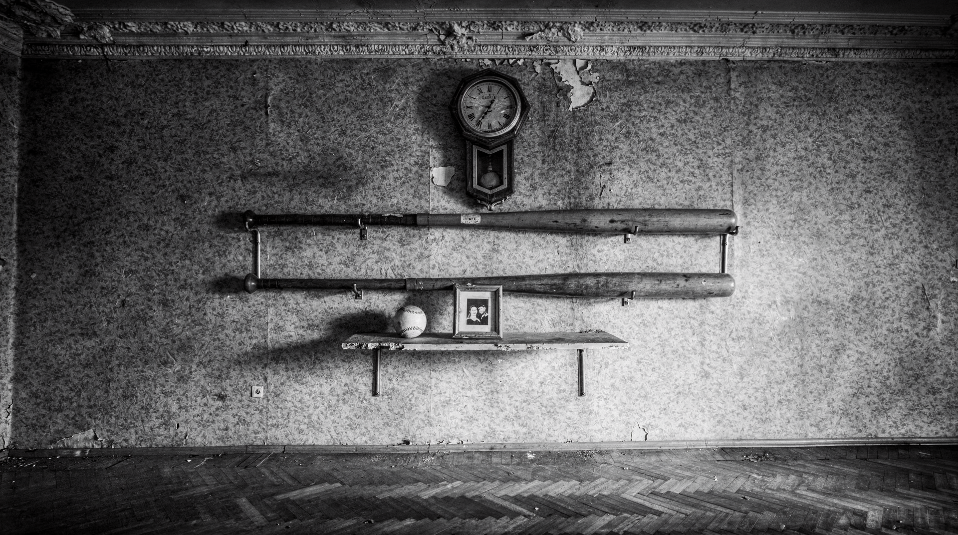 m3_wall_with_bat_v3 — Flux: 2 биты, но во всю стену