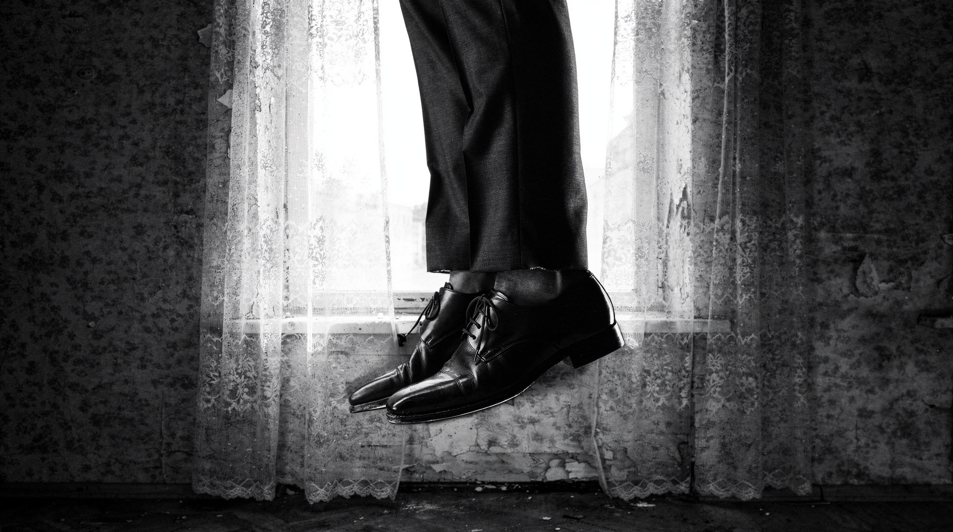 shot_legs_backlight_dof2_flux — первый, два рефа