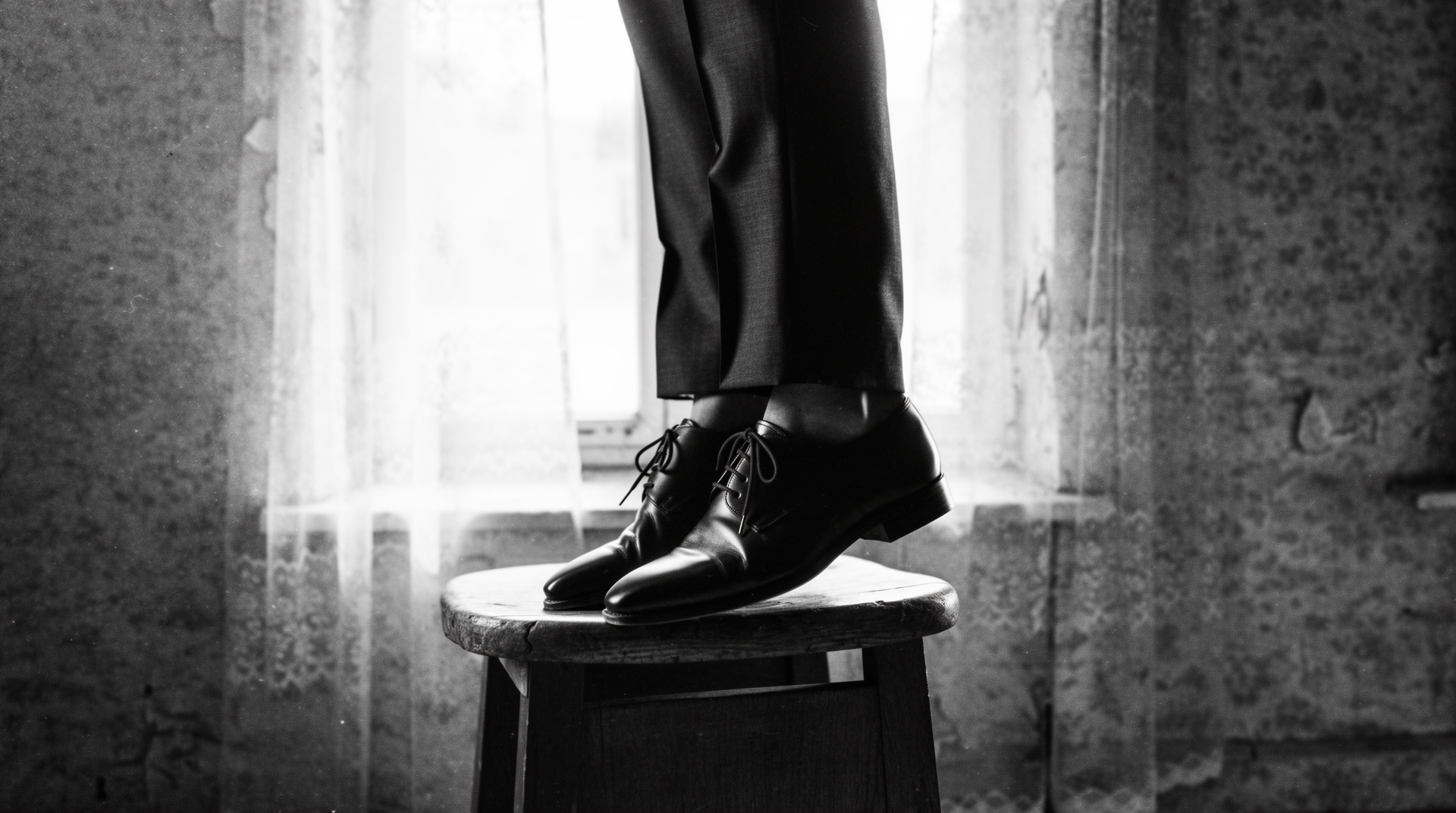 shot_legs_backlight_v2 — переставил рефы, но на табуретке