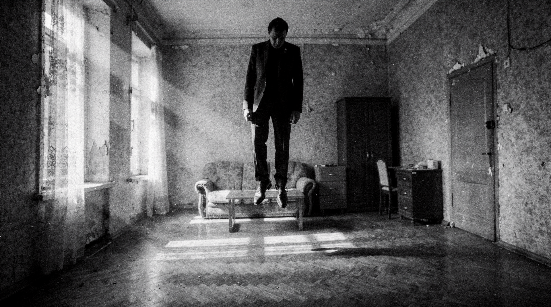 shot_legs_v7b_flux — corpse ref перетянул композицию